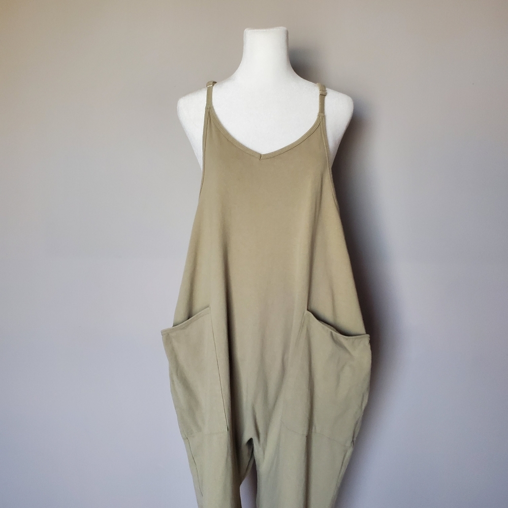 Casual Khaki Sleeveless Jumpsuit for Women - Picture 4 of 10
